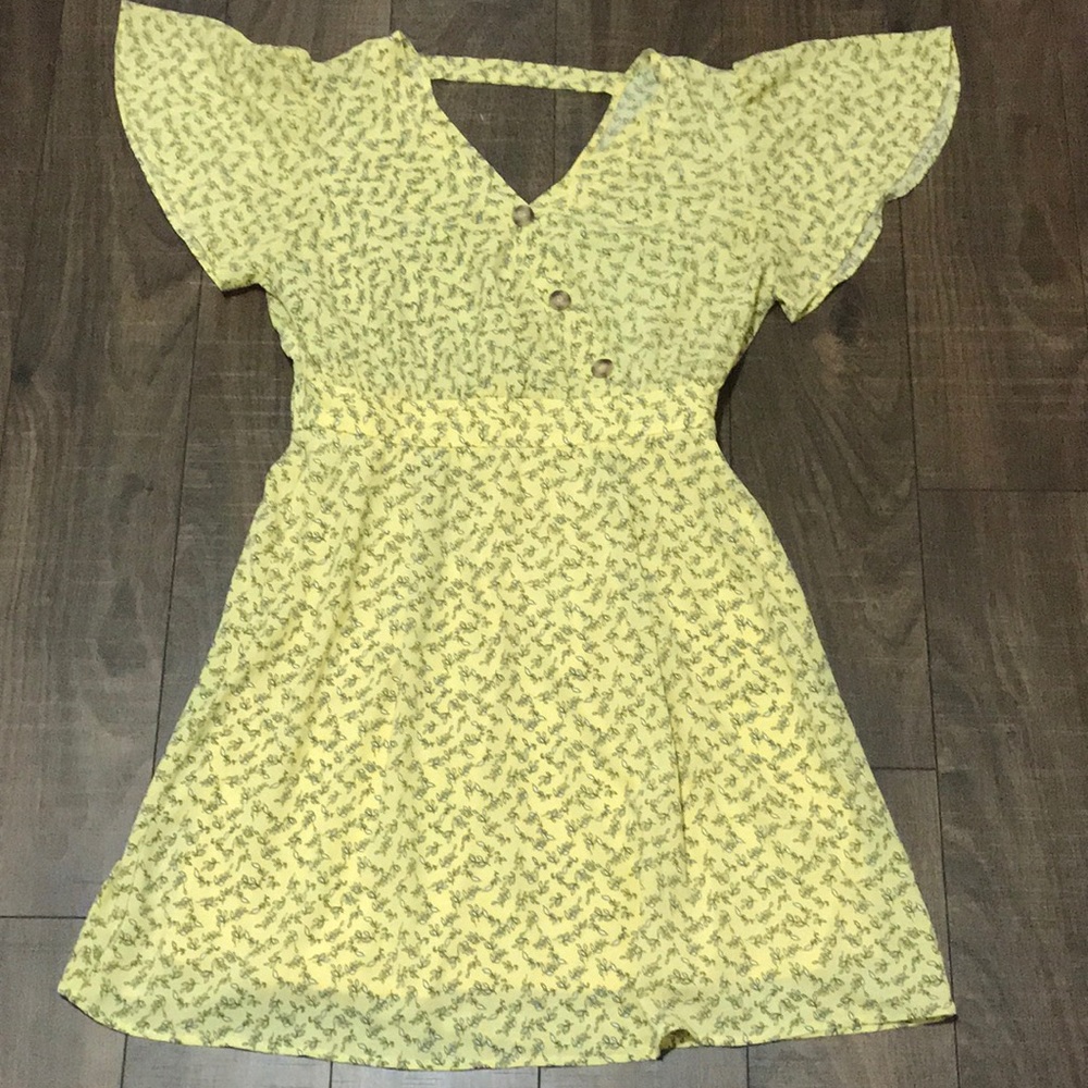 Yellow dress with pockets